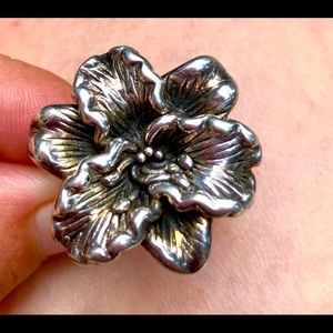 Beautiful large vintage Sterling flower ring sz 8